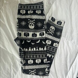 No Boundaries Black and White Halloween Leggings and a long sleeve Minnie Mouse